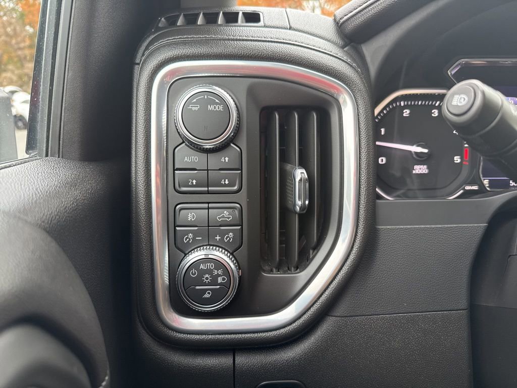 Used 2023 GMC Sierra 3500 Denali image 34