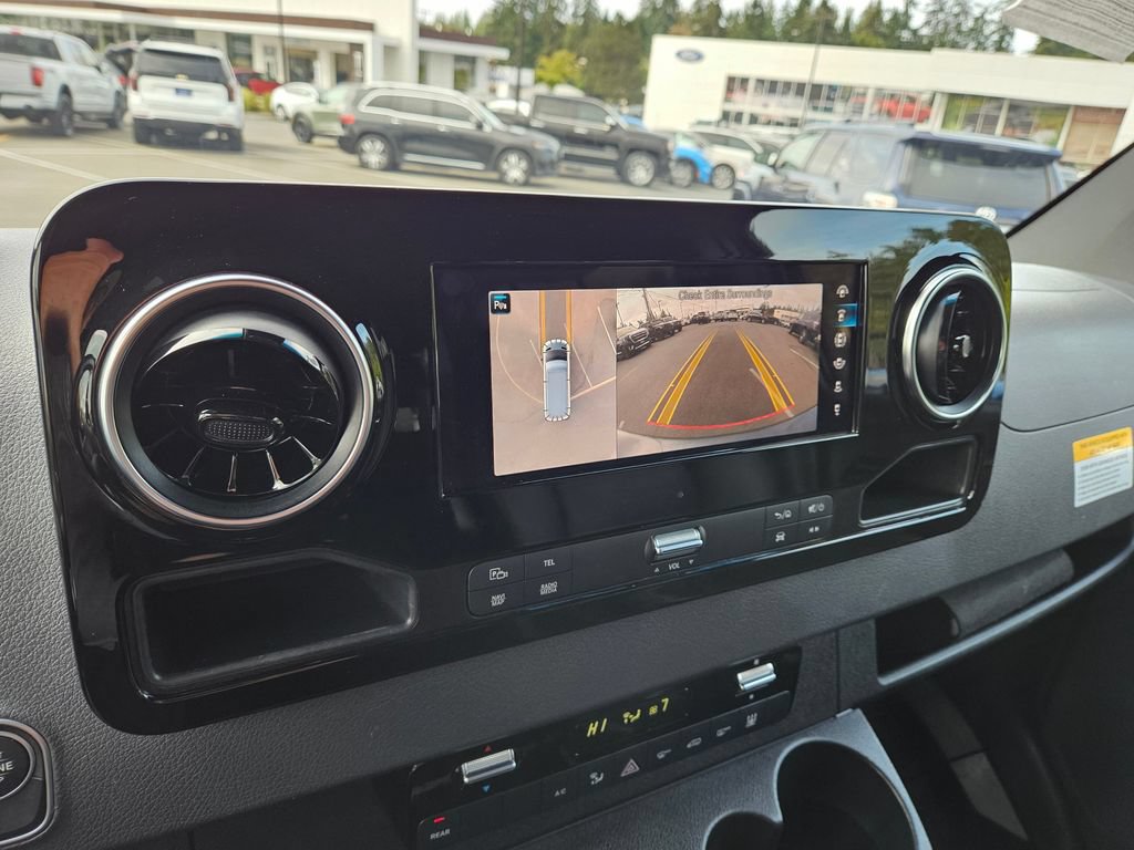 Used 2024 Mercedes-Benz Sprinter 2500 image 31