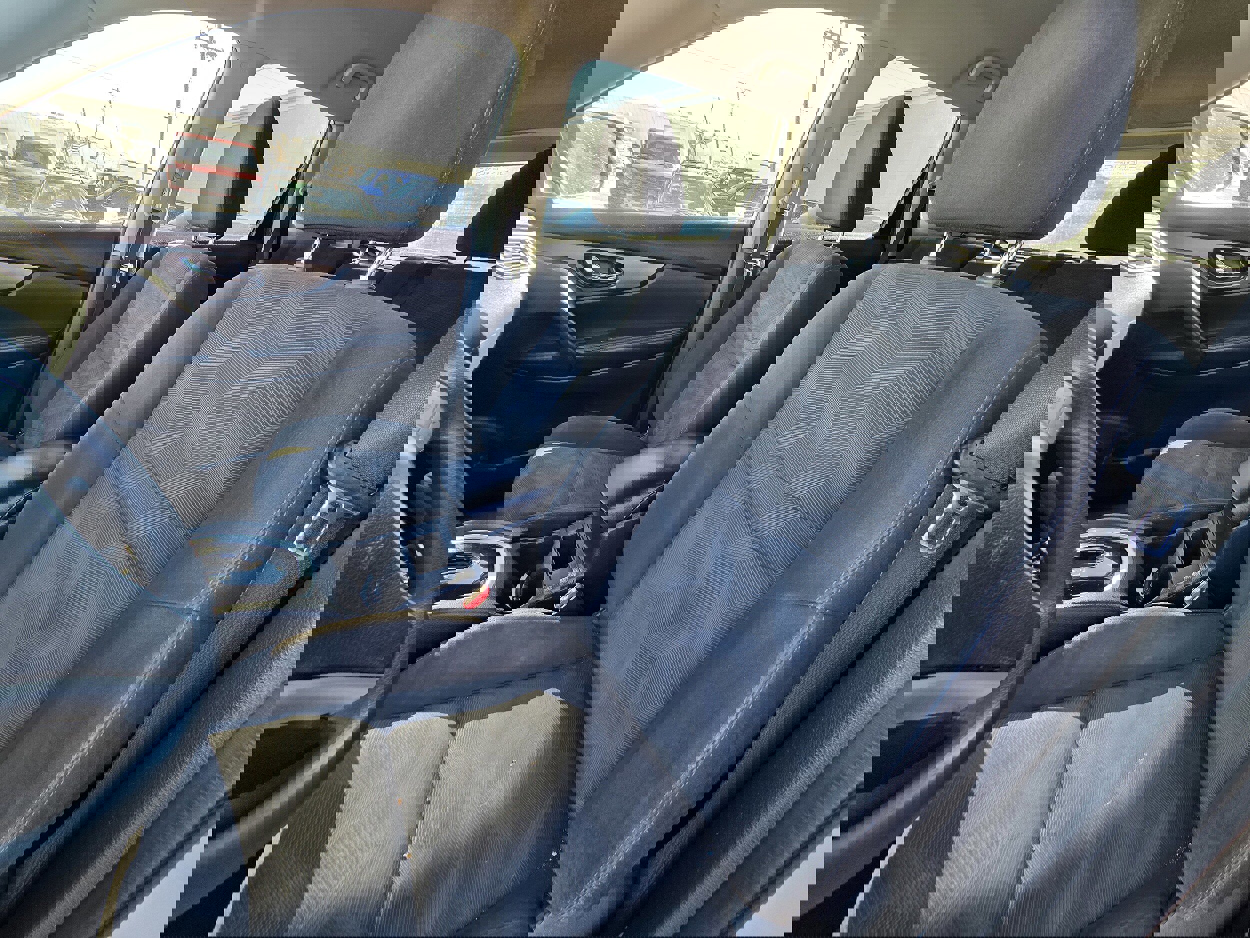 Used 2015 Nissan Rogue SV image 9