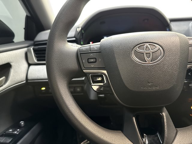 Used 2025 Toyota Camry LE AWD/4WD image 17