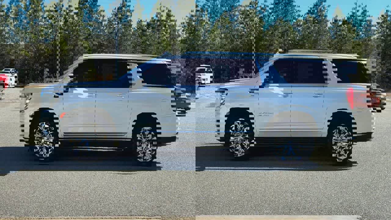 Used 2022 GMC Yukon XL Denali image 5