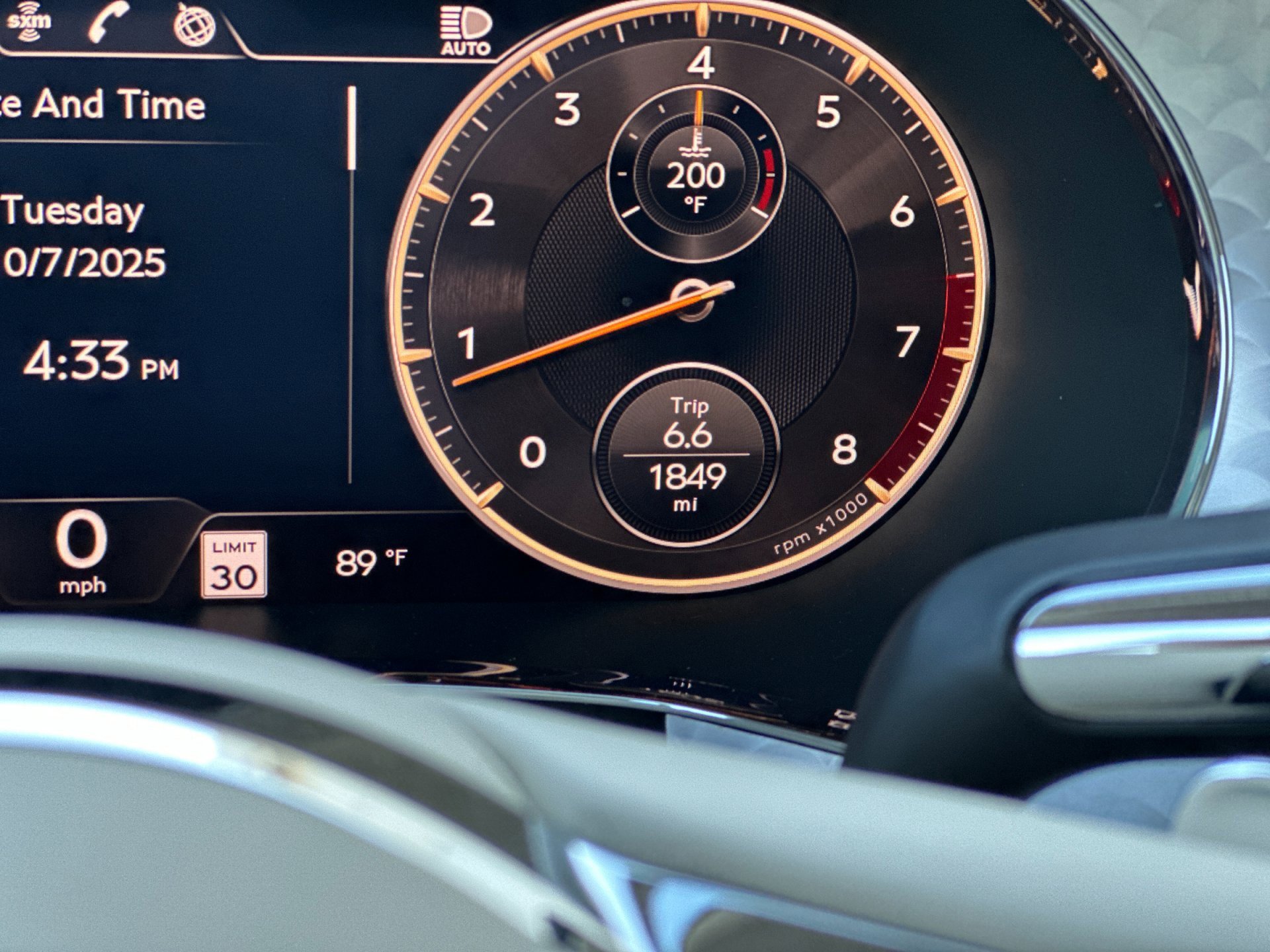 Used 2024 Bentley Flying Spur V8 image 30