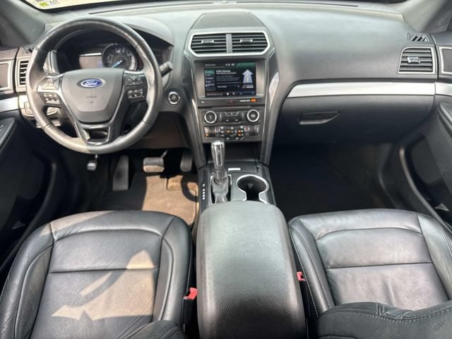 Used 2016 Ford Explorer XLT w/ Equipment Group 202A FWD image 18