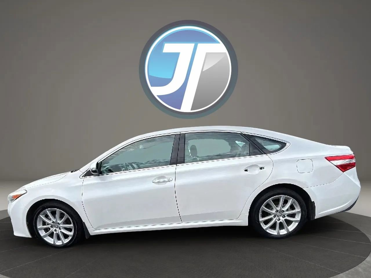 Used 2013 Toyota Avalon XLE Touring FWD image 15