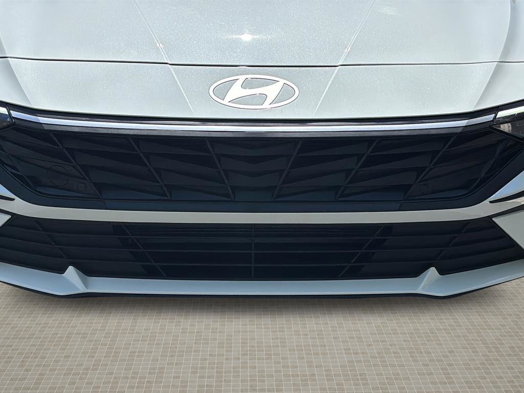 Used 2025 Hyundai Elantra SE FWD image 41