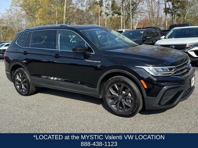 Certified 2022 Volkswagen Tiguan SE w/ Panoramic Sunroof Package AWD/4WD image 3