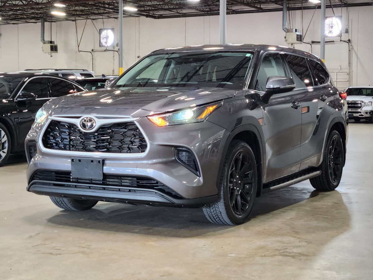 Used 2022 Toyota Highlander L FWD image 4