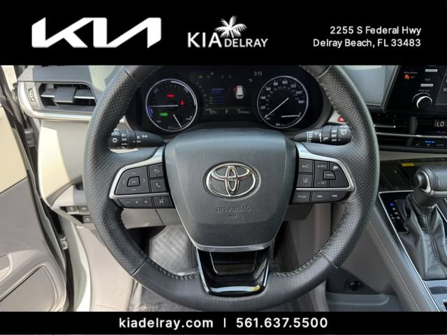 Used 2021 Toyota Sienna Limited FWD image 32