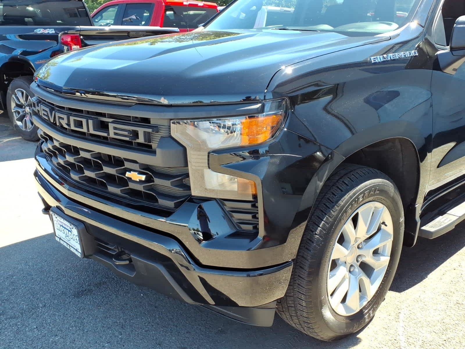 Used 2023 Chevrolet Silverado 1500 Custom AWD/4WD image 7