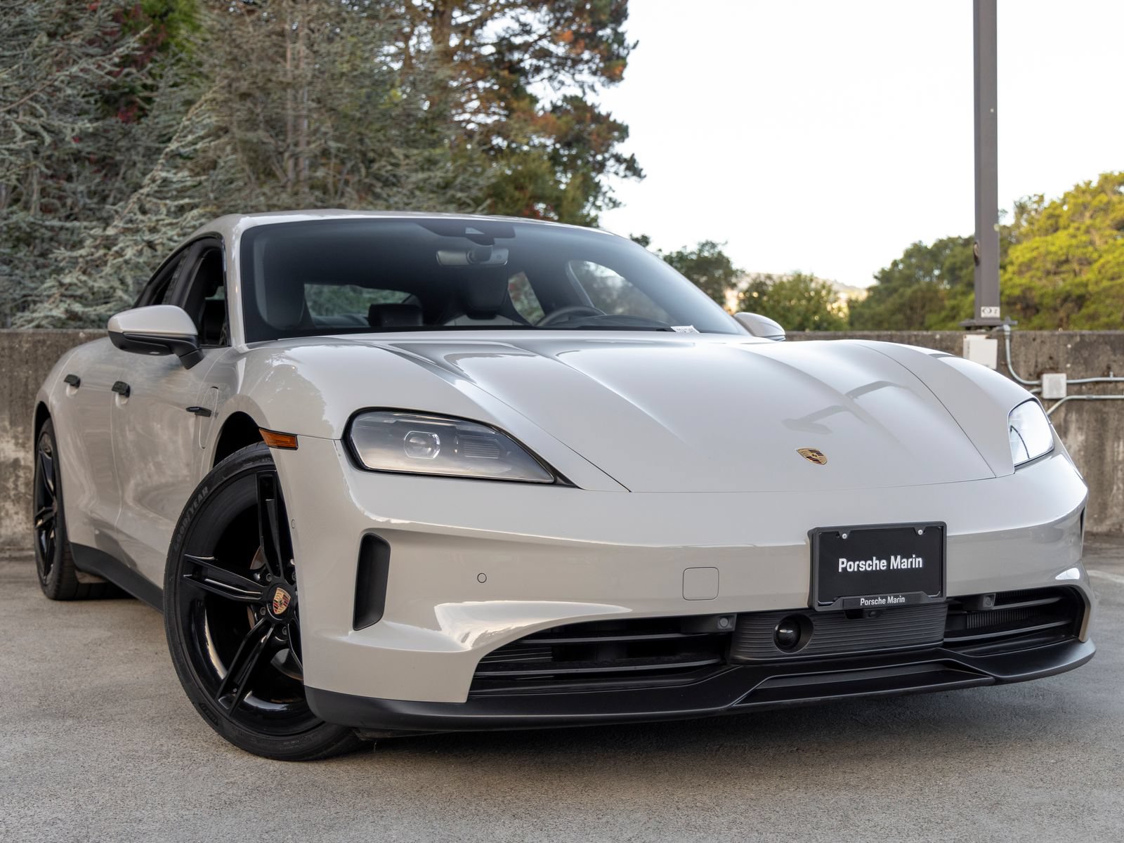 Certified 2025 Porsche Taycan AWD/4WD image 9