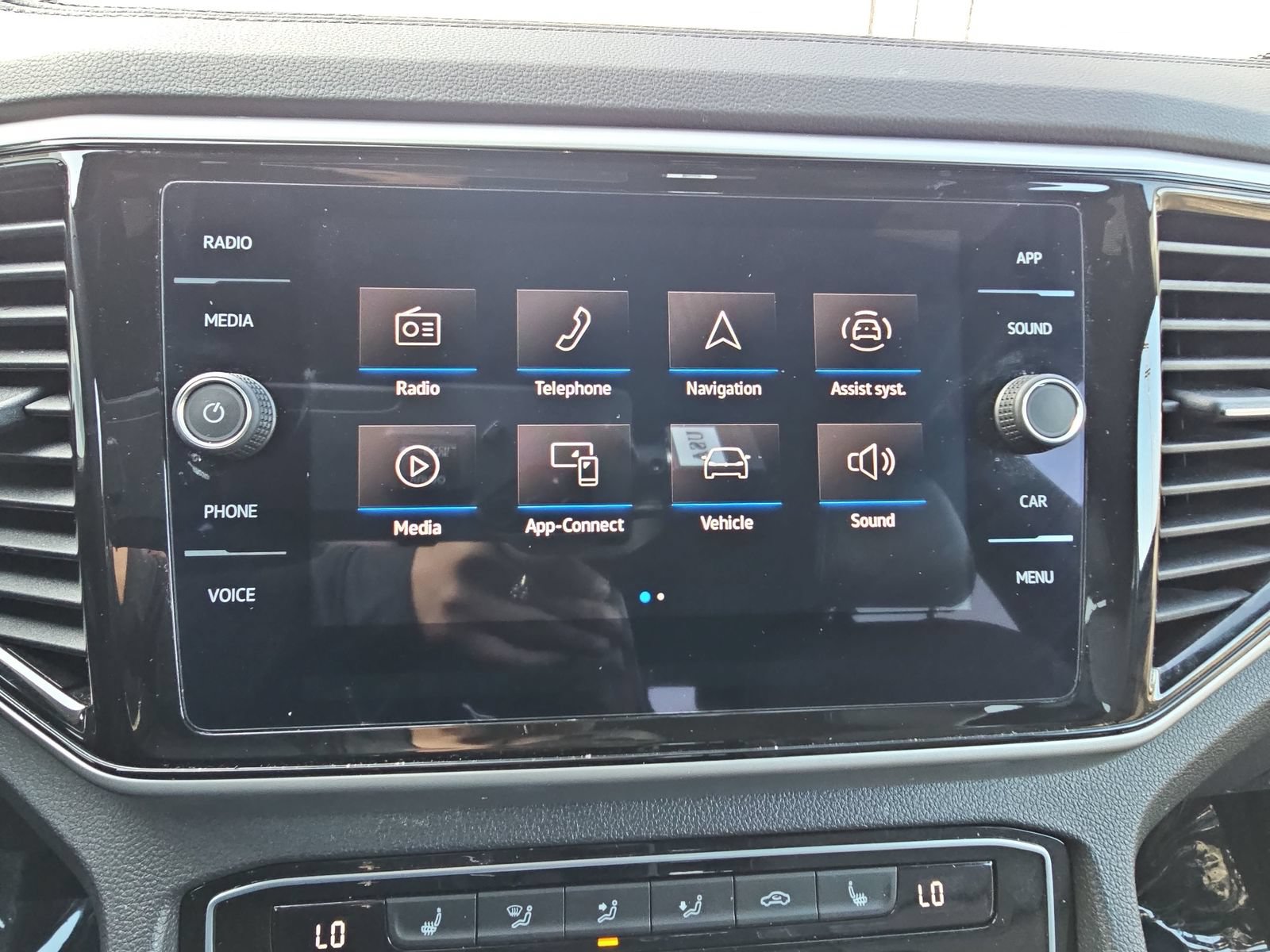 Used 2023 Volkswagen Atlas Cross Sport SE w/ Panoramic Sunroof Package FWD image 21