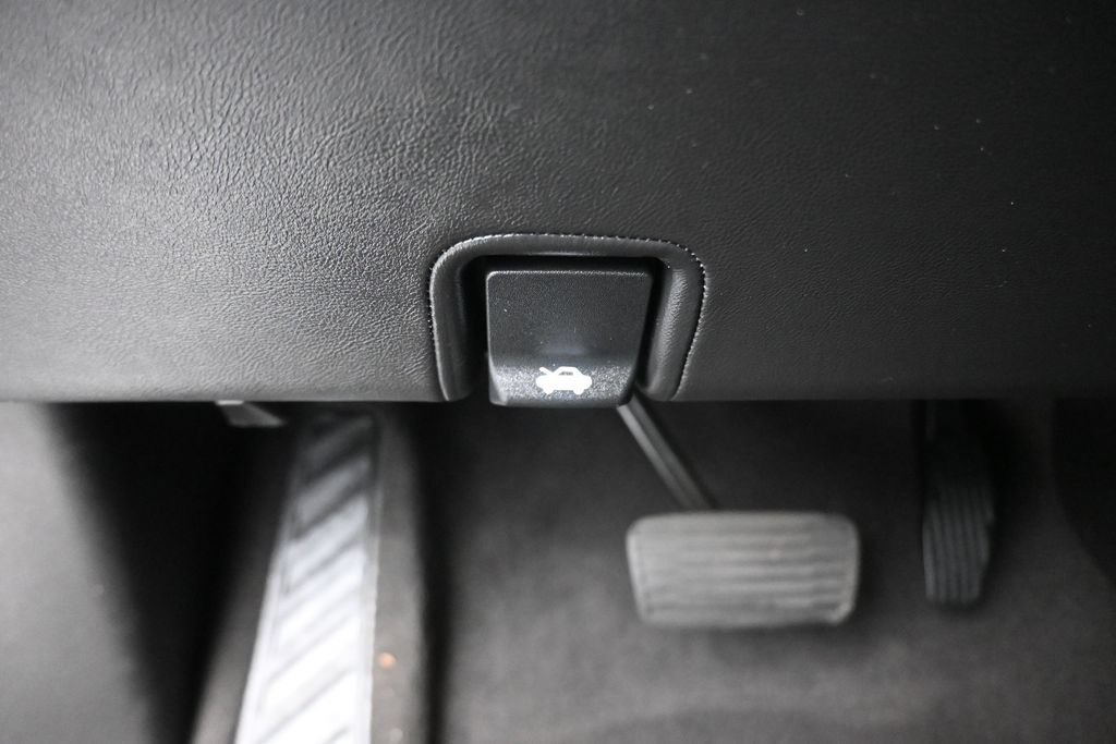 Used 2024 Cadillac Escalade ESV Premium Luxury w/ LPO, Floor Liner Package AWD/4WD image 38