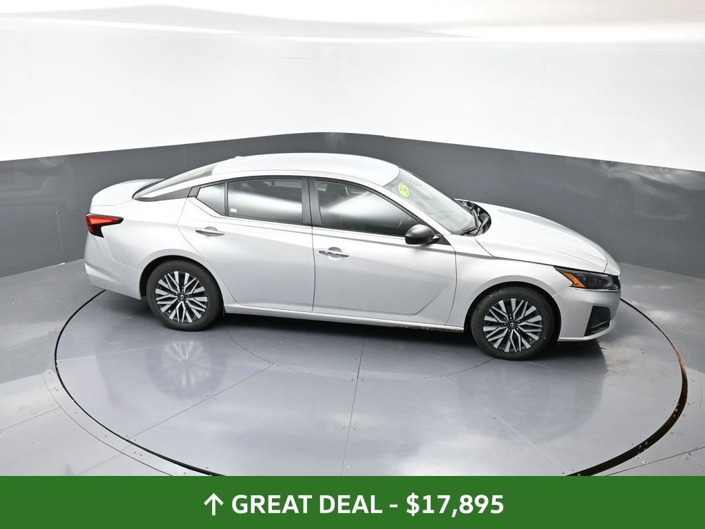 Used 2024 Nissan Altima 2.5 SV image 42