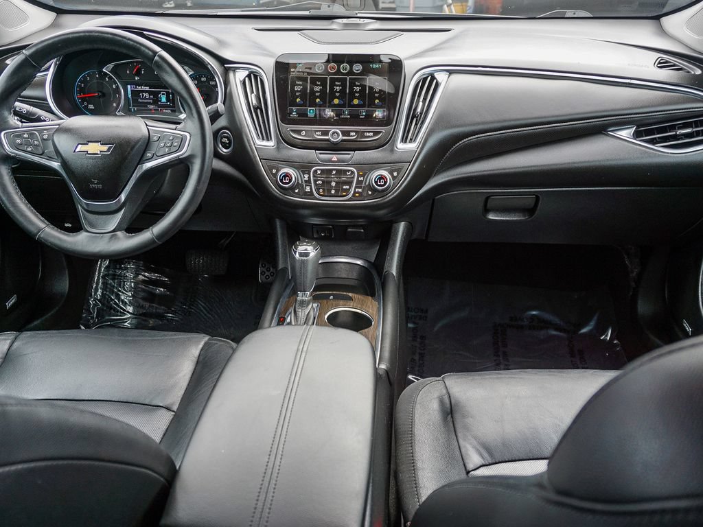 Used 2018 Chevrolet Malibu Premier w/ Premier Sun and Wheel Package FWD image 14