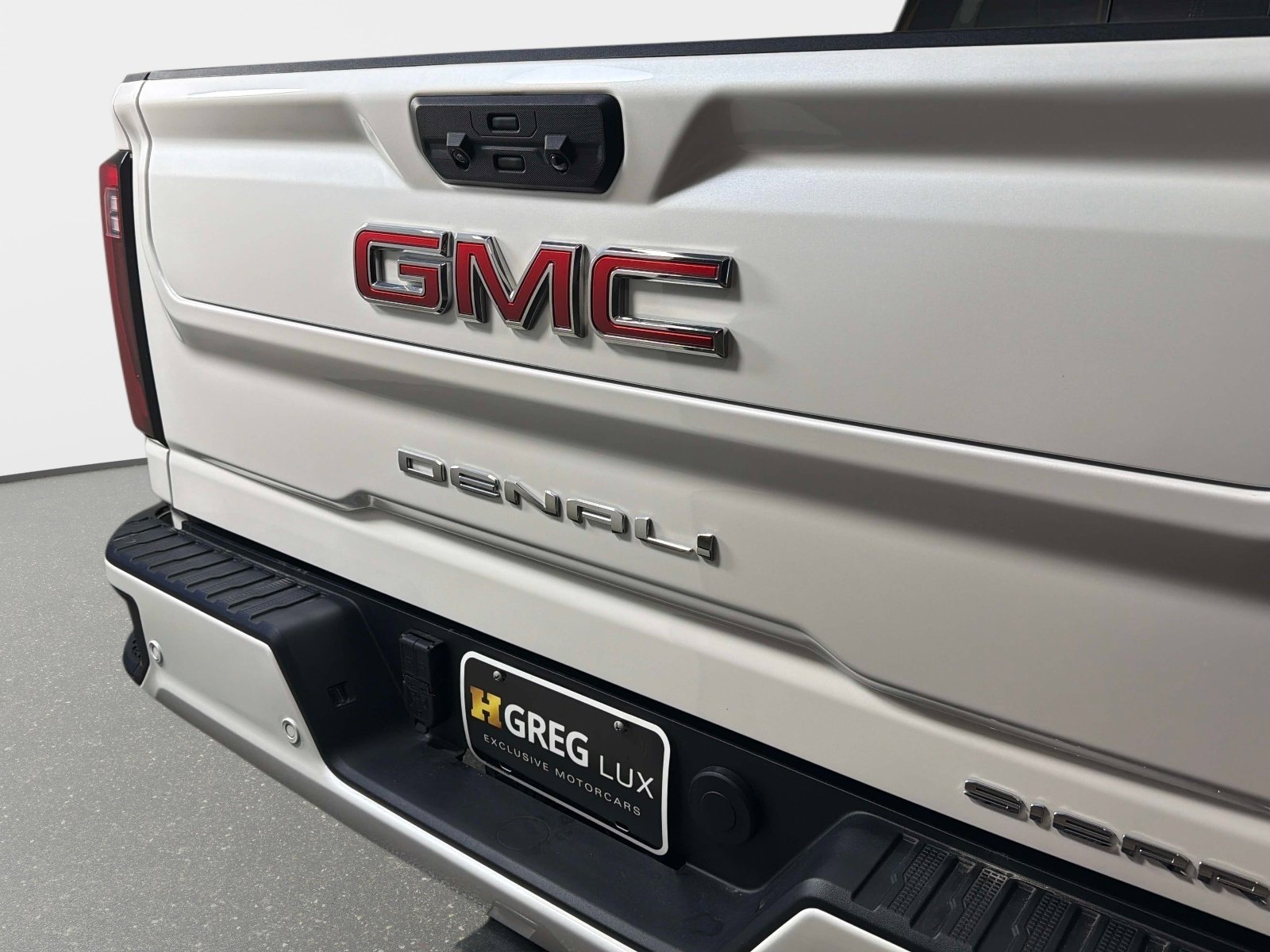 Used 2025 GMC Sierra 2500 Denali w/ Denali Reserve Package AWD/4WD image 16