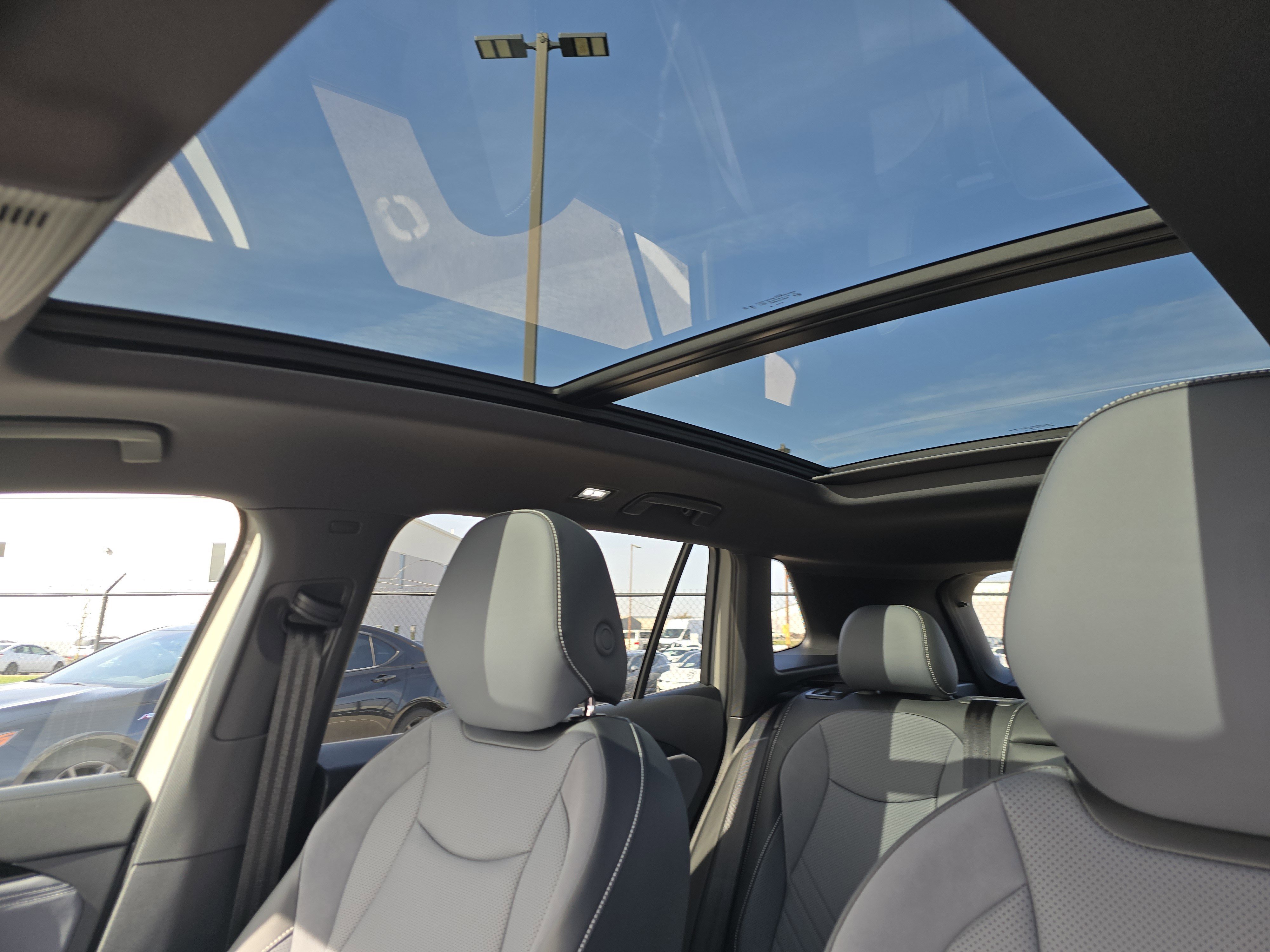 New 2026 Volkswagen Tiguan SE R-Line image 9