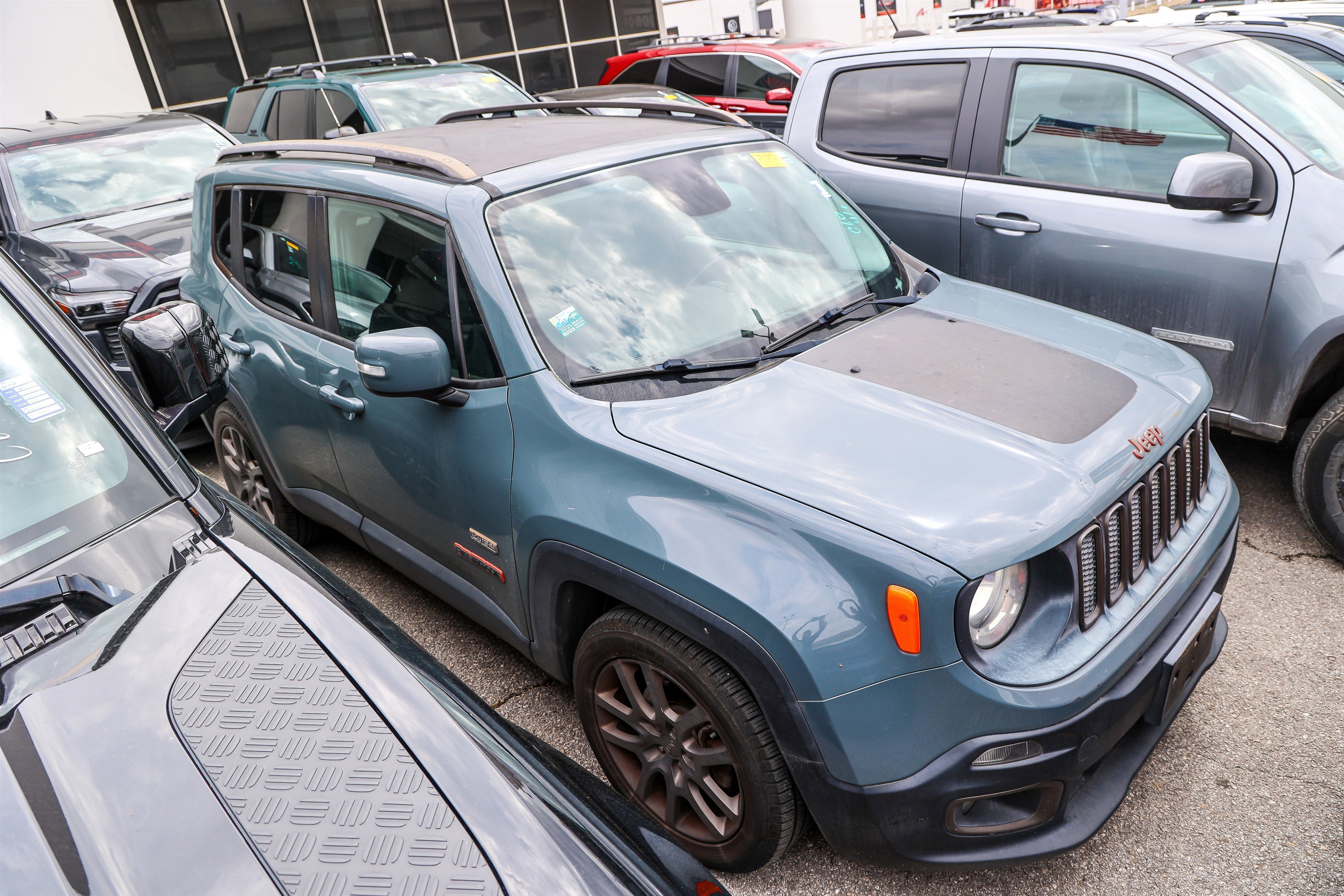 Used 2016 Jeep Renegade 75th Anniversary image 6