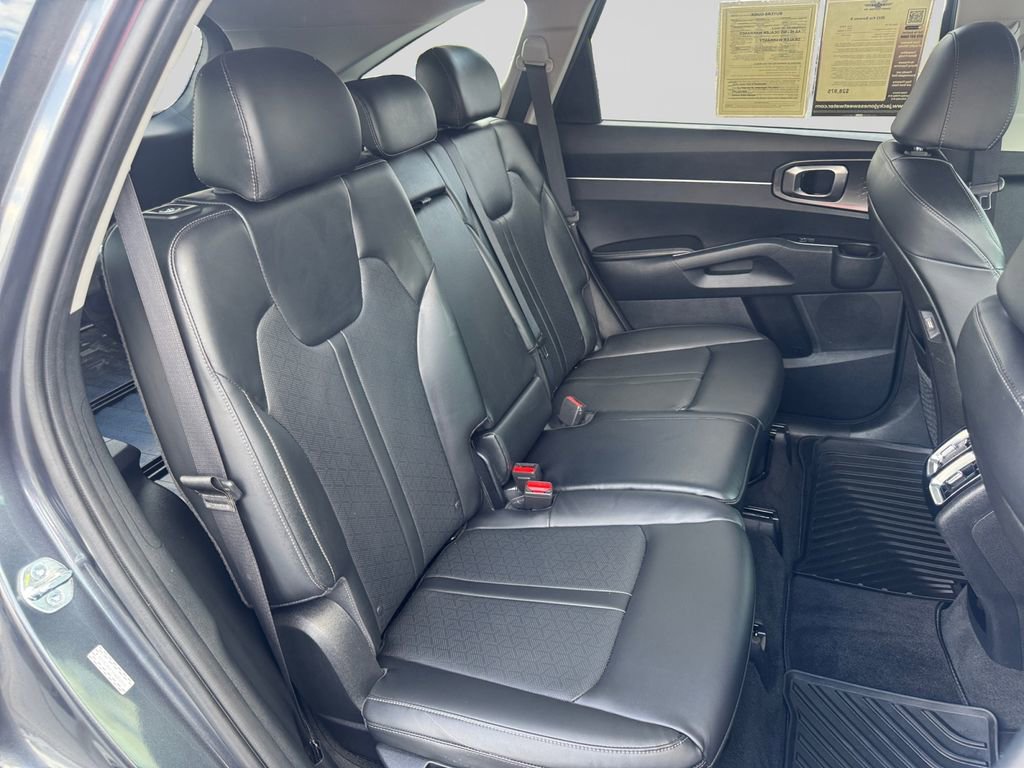 Used 2023 Kia Sorento S w/ Panoramic Sunroof Package image 18