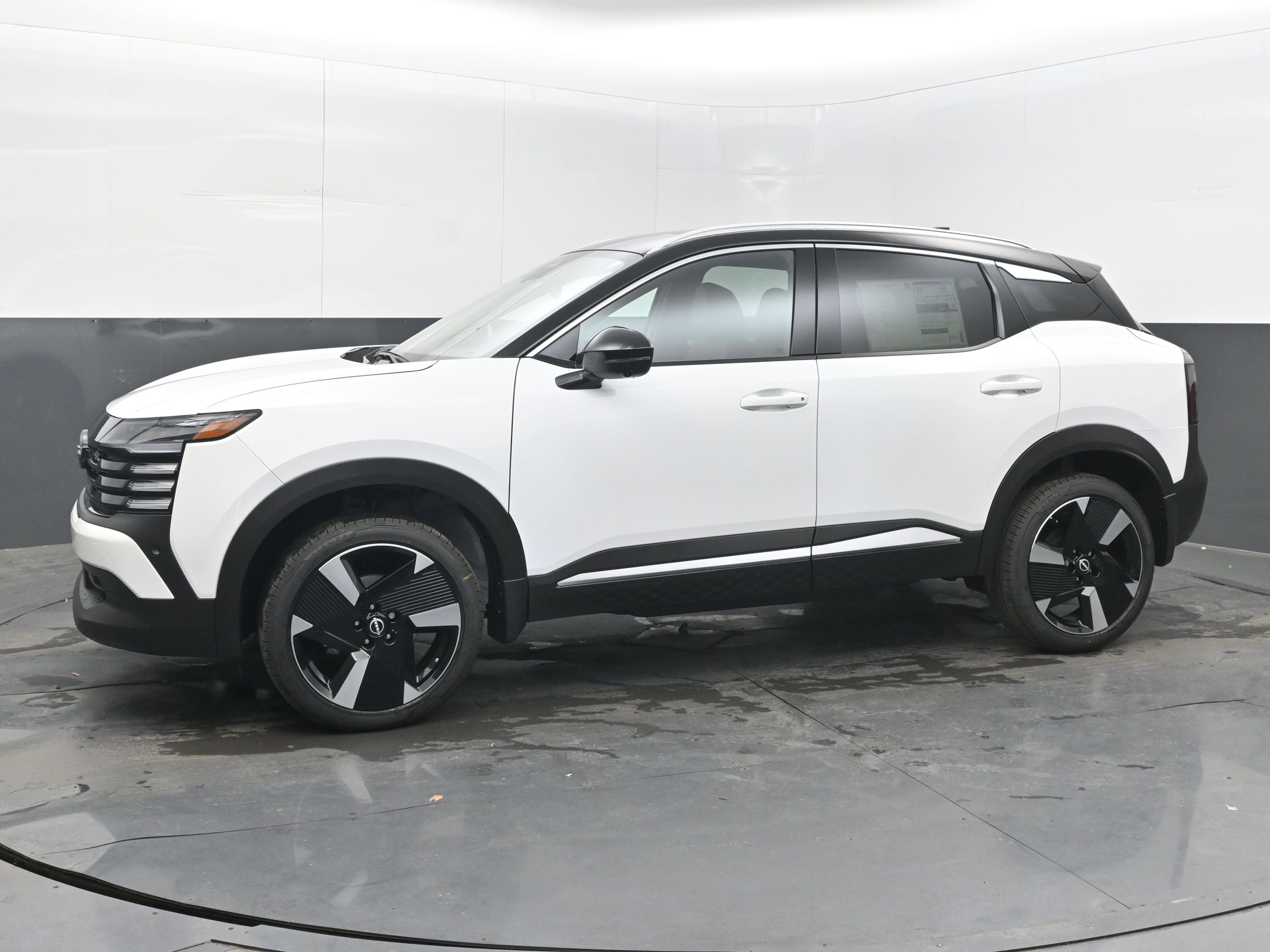 New 2026 Nissan Kicks SR w/ SR Premium Package image 4