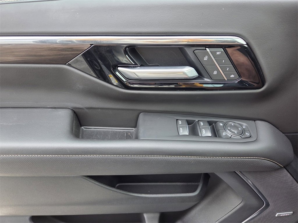 Used 2025 Chevrolet Suburban Premier image 24