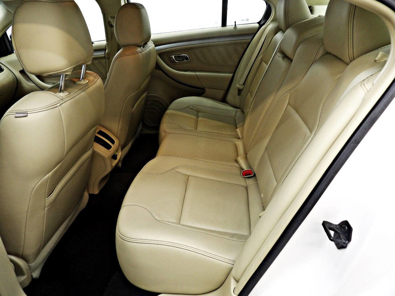 Used 2016 Ford Taurus SEL w/ Equipment Group 201A image 10