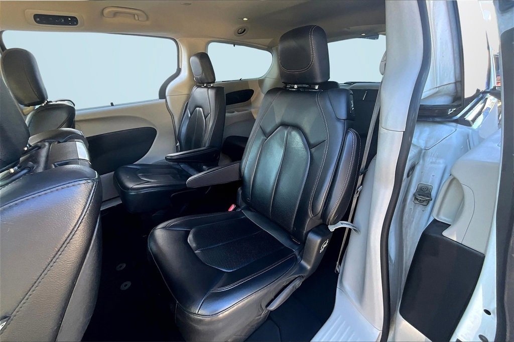 Used 2019 Chrysler Pacifica Touring-L Plus w/ Advanced Safetytec Group image 21