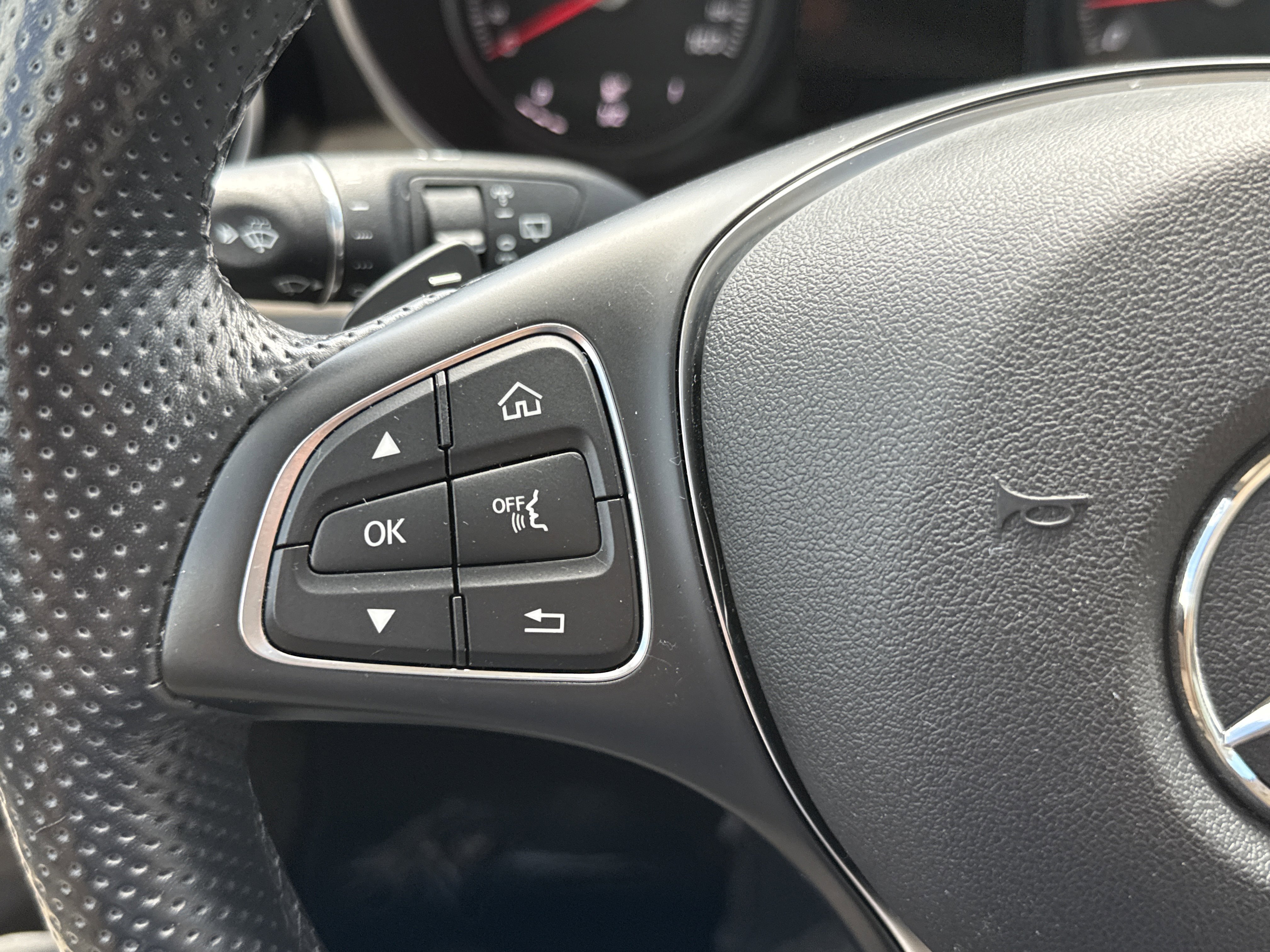 Used 2019 Mercedes-Benz GLC 300 4MATIC image 17