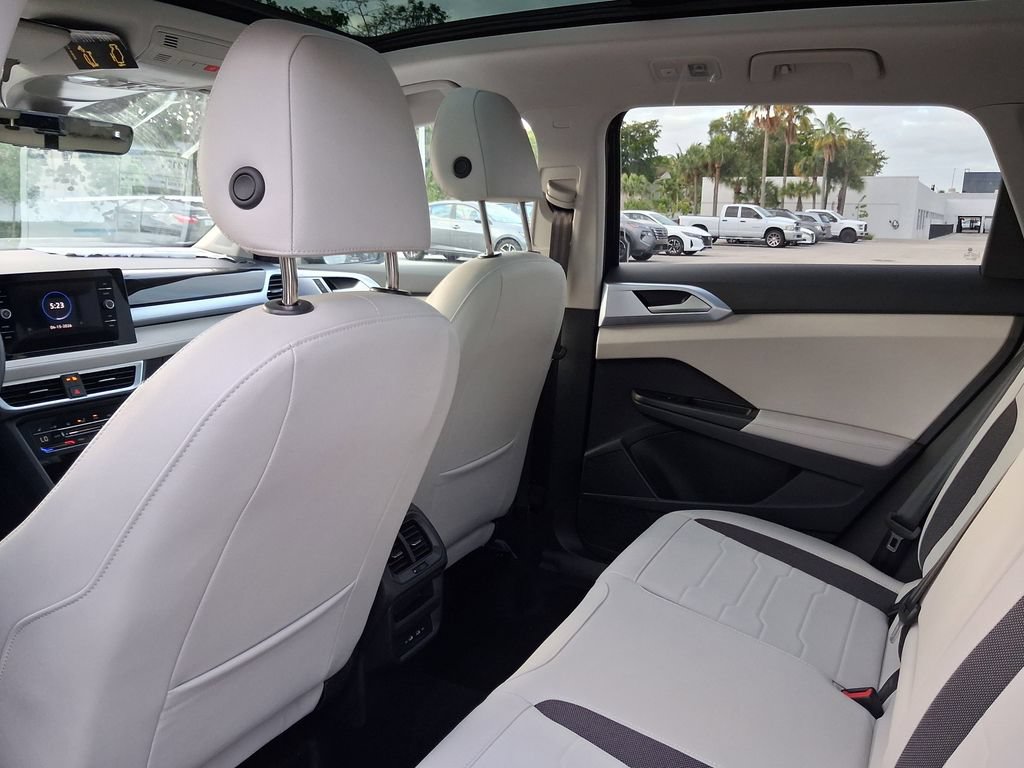 New 2026 Volkswagen Taos SE FWD image 5