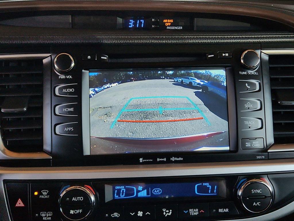 Used 2018 Toyota Highlander XLE image 19