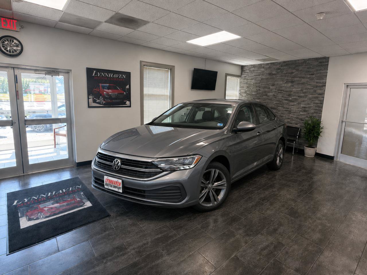 Used 2024 Volkswagen Jetta SE w/ Panoramic Sunroof Package FWD image 3