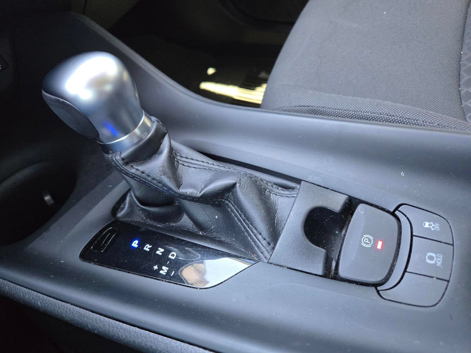 Used 2020 Toyota C-HR LE FWD image 24