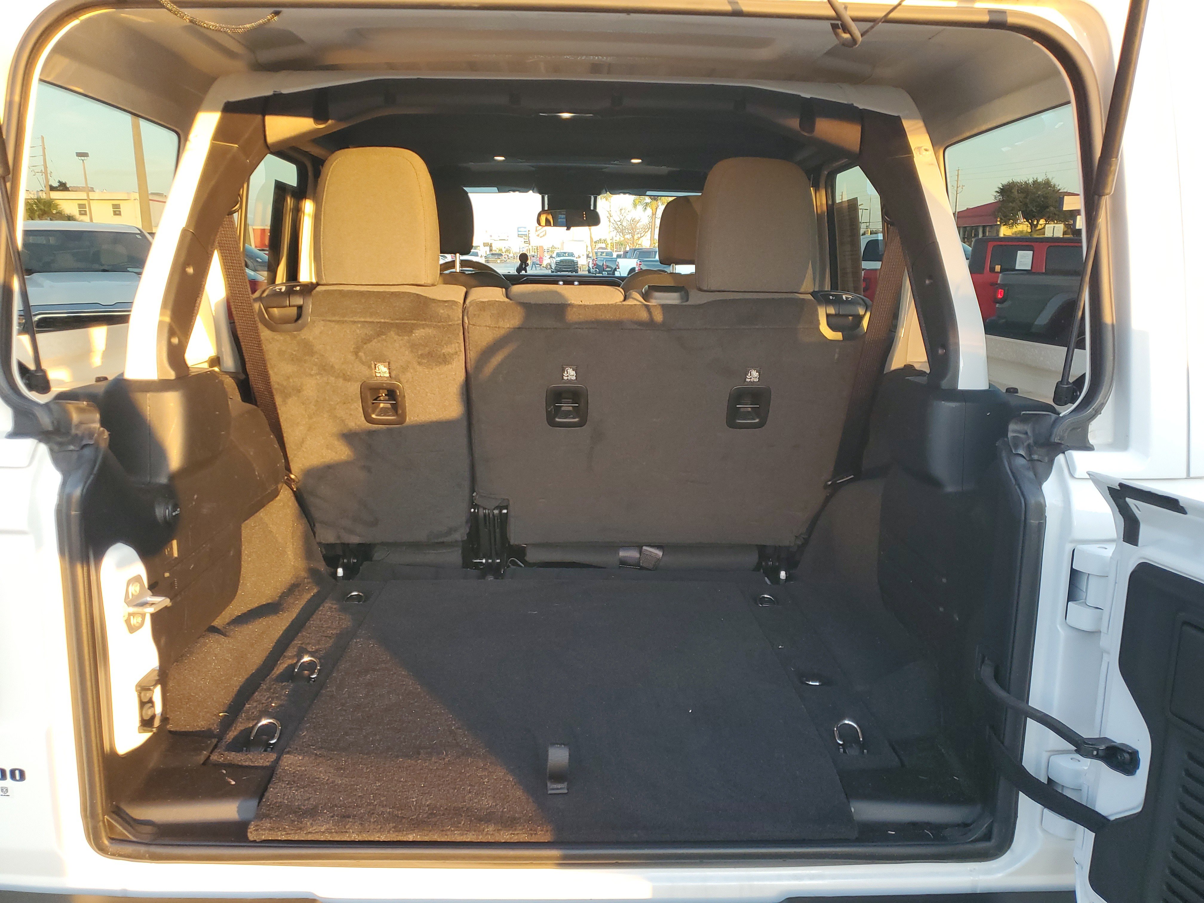 Used 2024 Jeep Wrangler Sahara image 7