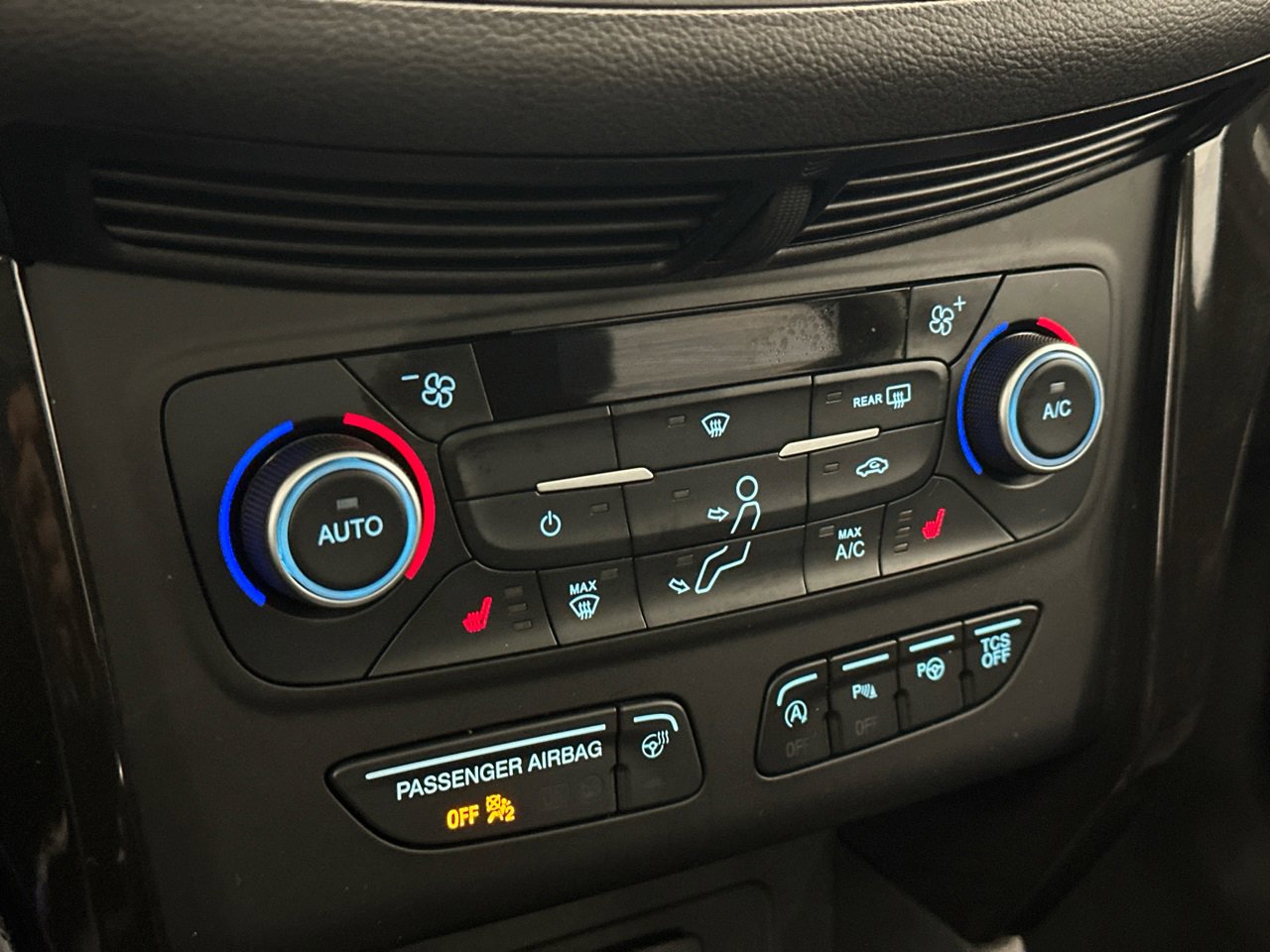 Used 2019 Ford Escape Titanium image 28