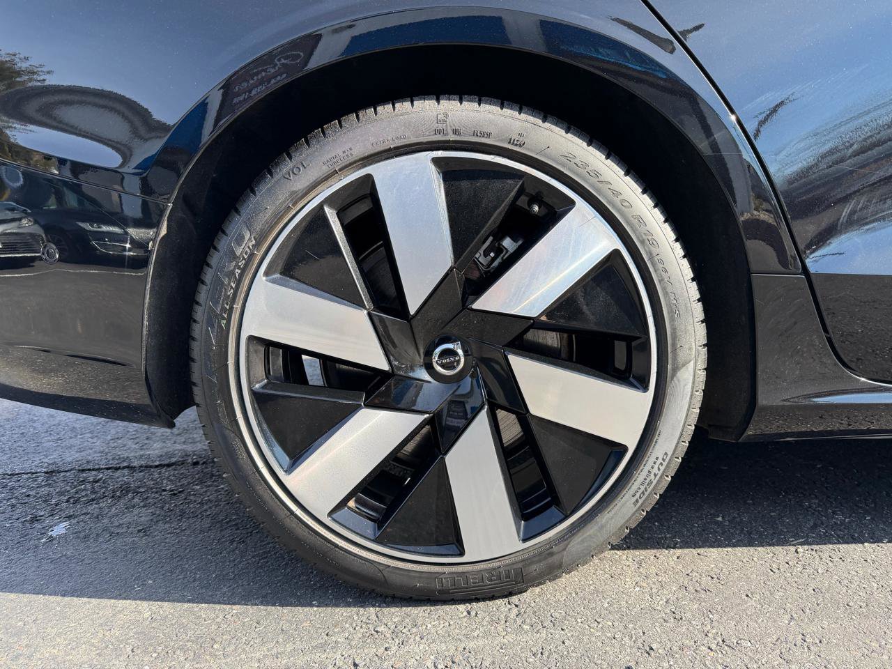 Used 2024 Volvo S60 T8 Plus w/ Climate Package image 30