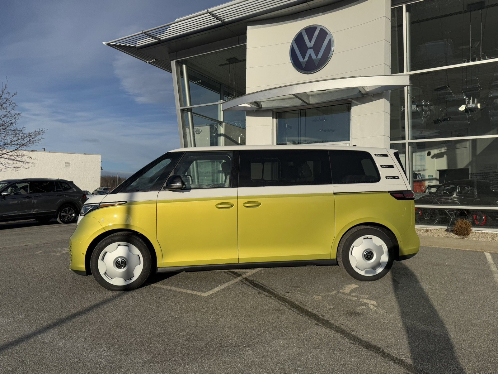 New 2025 Volkswagen ID. Buzz 1st Edition image 8