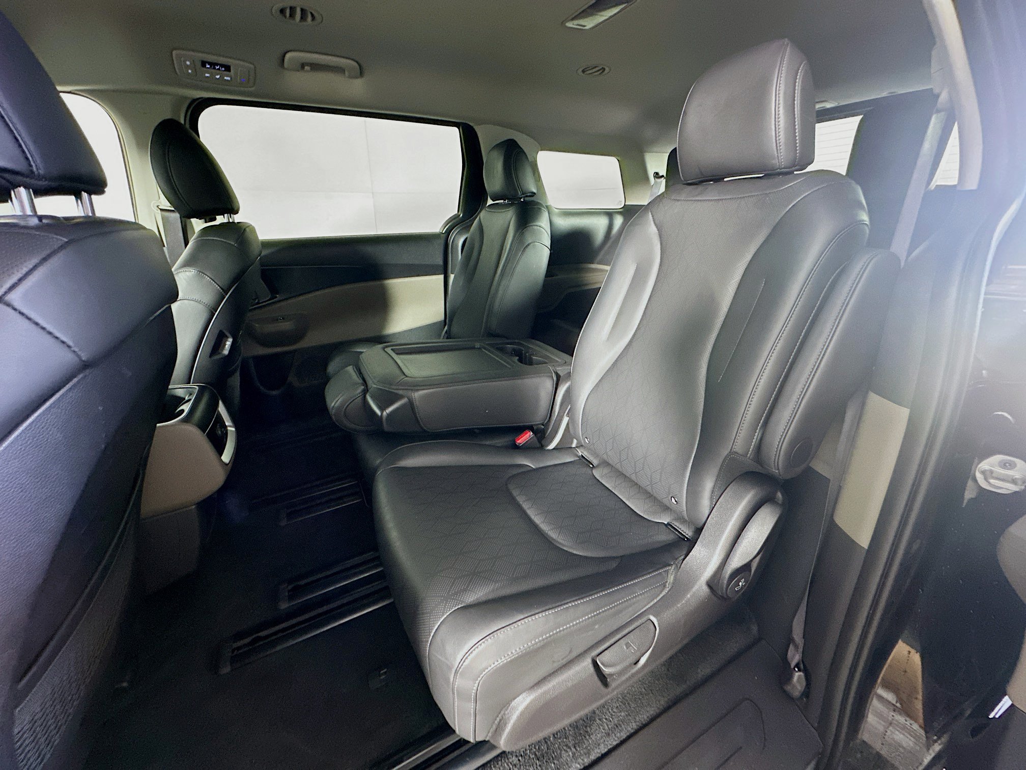 Used 2026 Kia Carnival FWD image 27