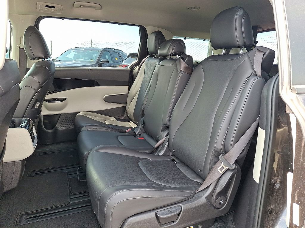Used 2023 Kia Carnival EX FWD image 10