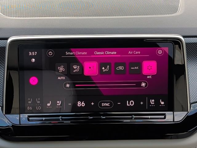 Used 2025 Volkswagen Atlas Cross Sport SEL Premium R-Line image 4