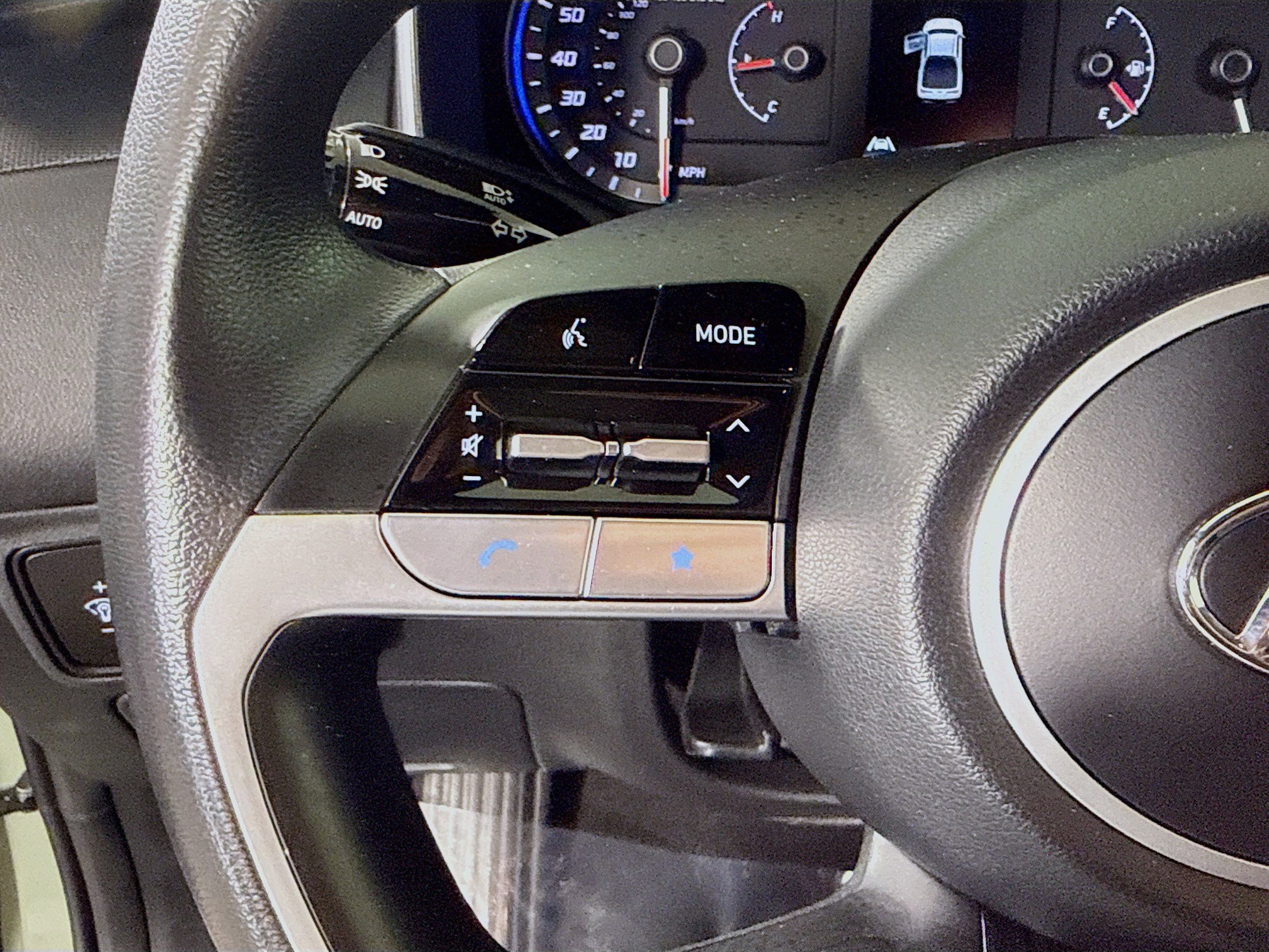 Used 2023 Hyundai Santa Cruz SE image 14