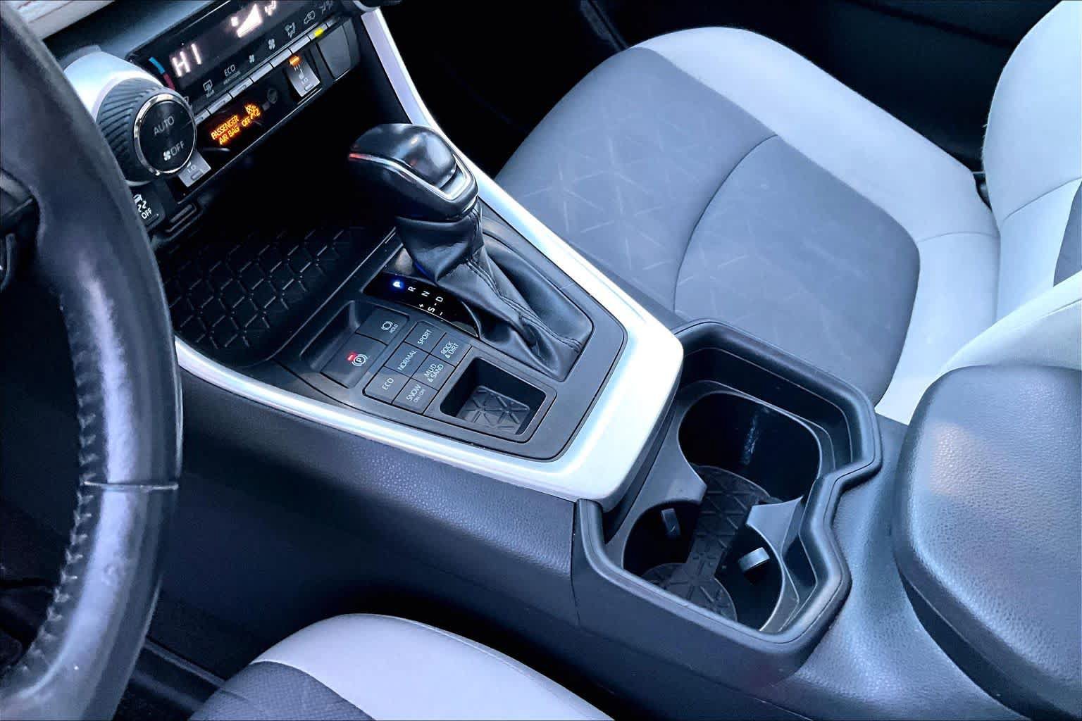 Certified 2019 Toyota RAV4 XLE w/ Convenience Package AWD/4WD image 16