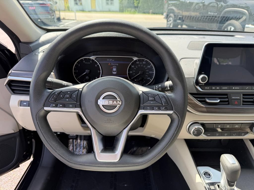Used 2025 Nissan Altima 2.5 SV FWD image 26