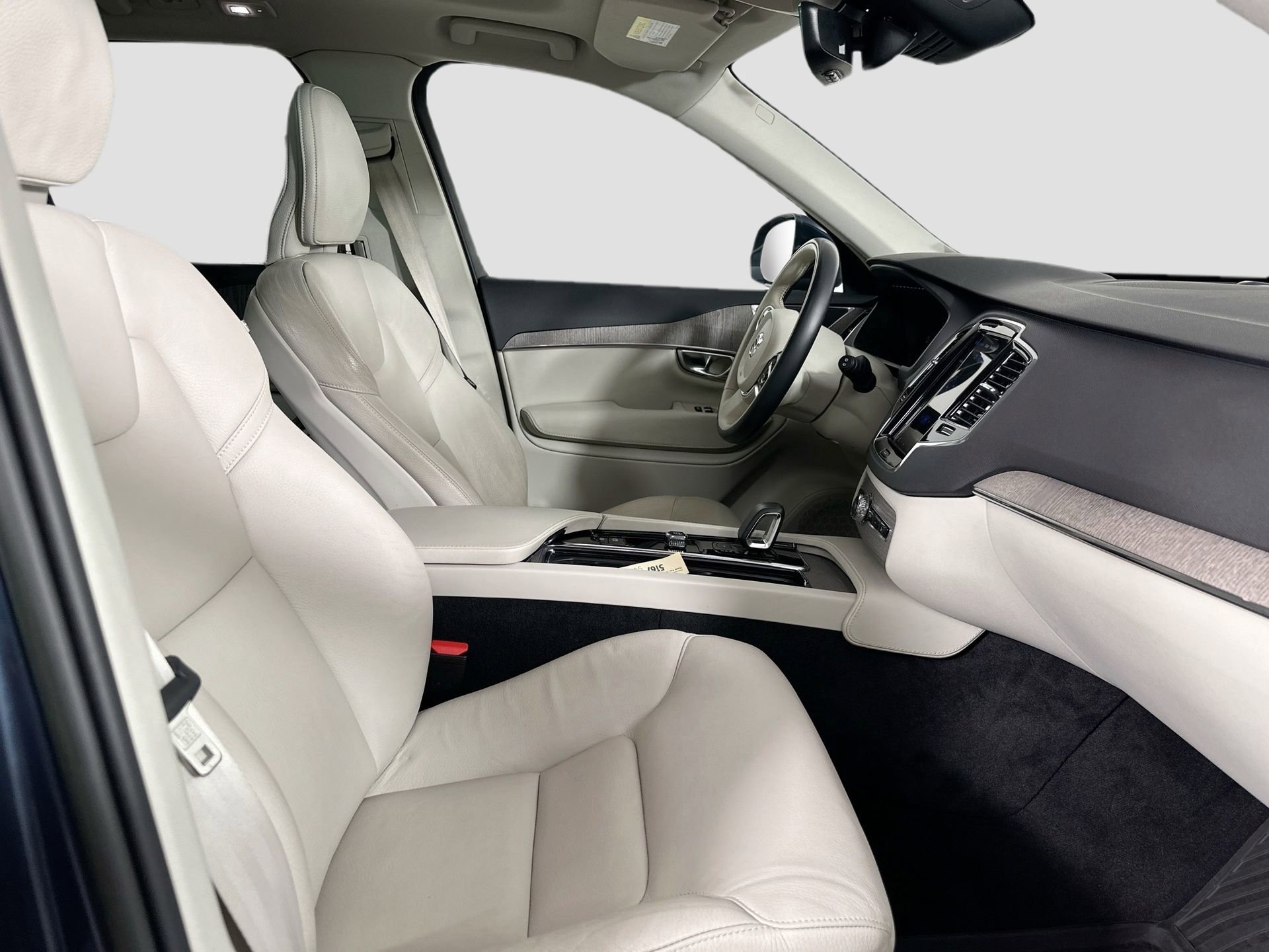 Certified 2023 Volvo XC90 B6 Plus w/ Protection Package image 30