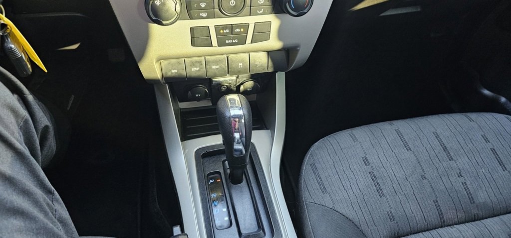 Used 2010 Ford Focus SE image 15