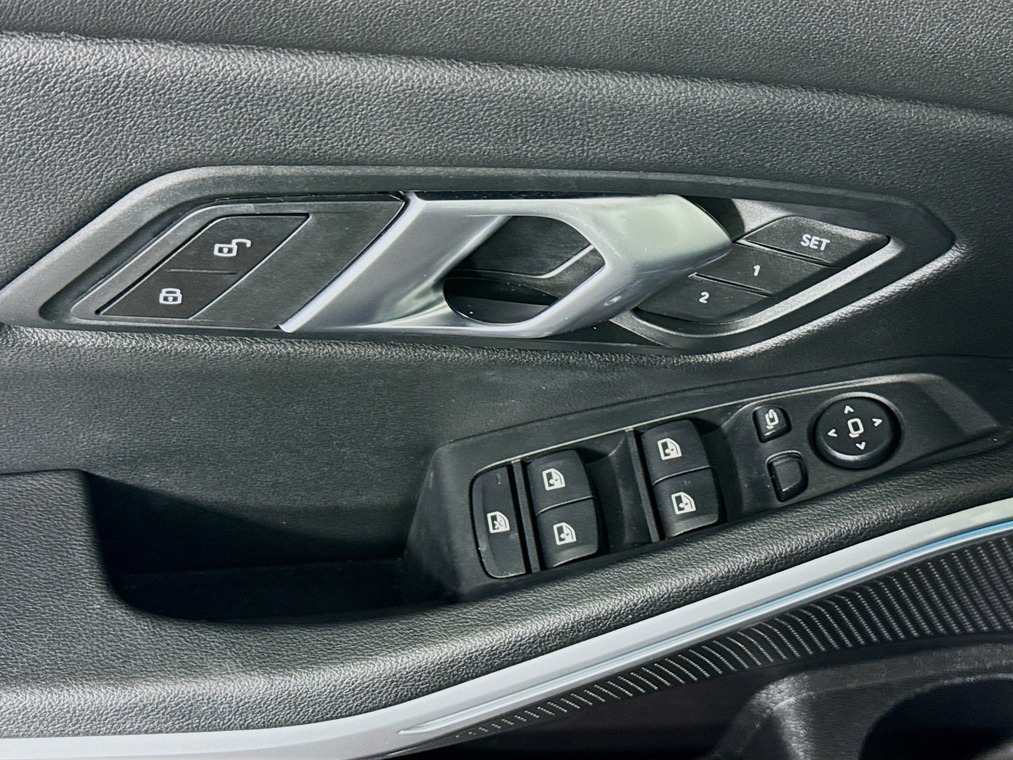 Used 2024 BMW 330e image 24