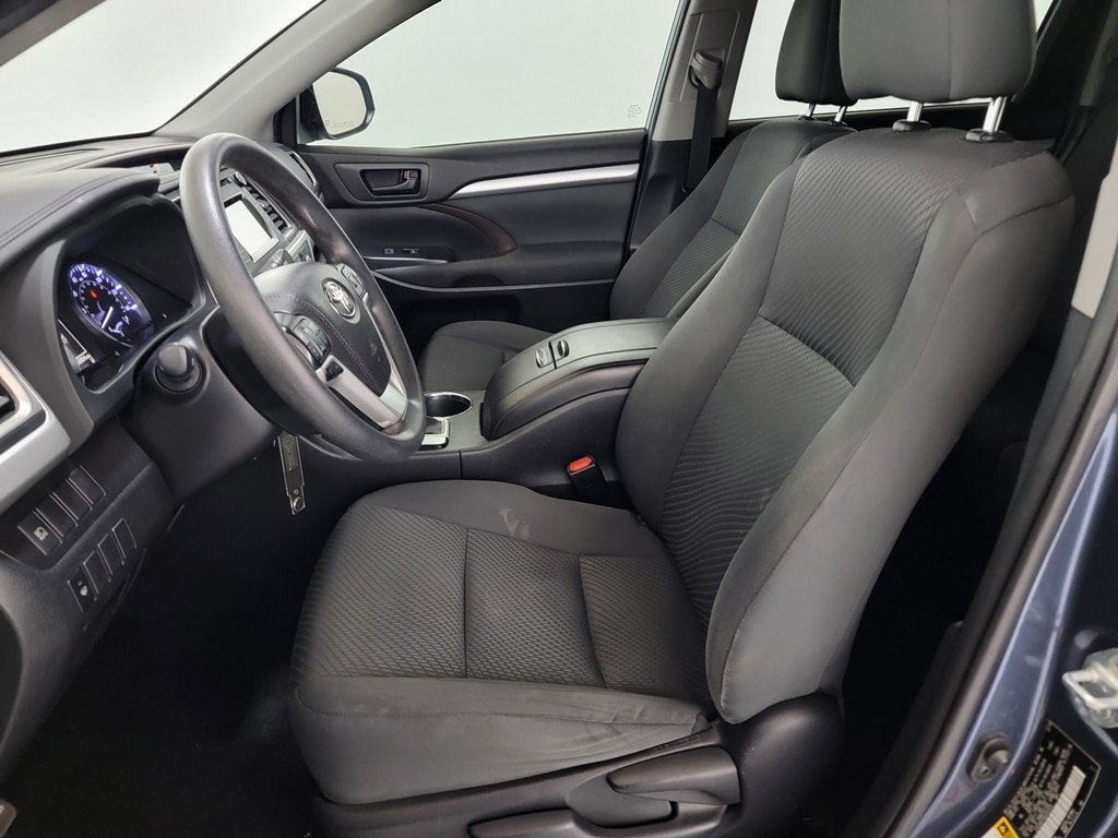 Used 2019 Toyota Highlander LE FWD image 14