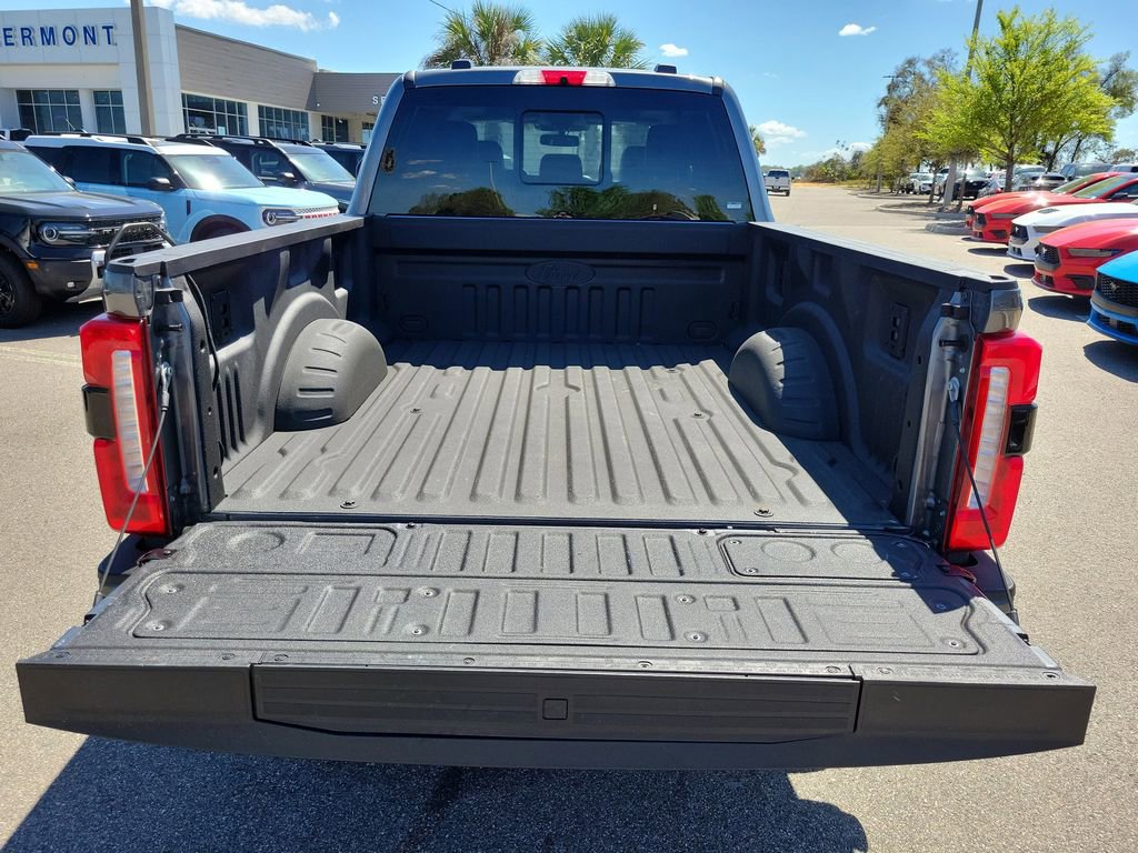 Used 2025 Ford F250 Lariat w/ Black Appearance Package image 9