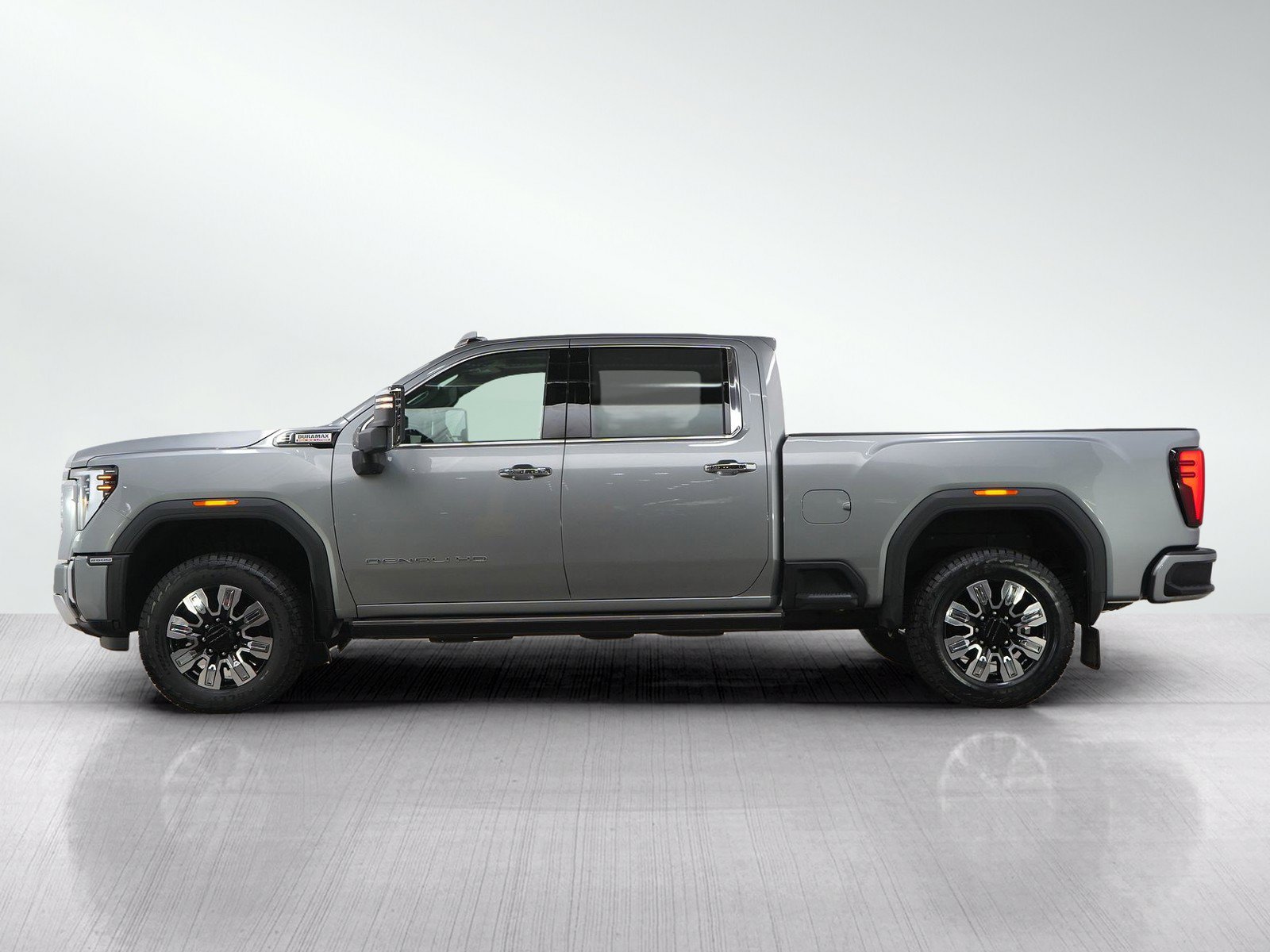 Used 2025 GMC Sierra 2500 Denali w/ Denali Reserve Package AWD/4WD image 2
