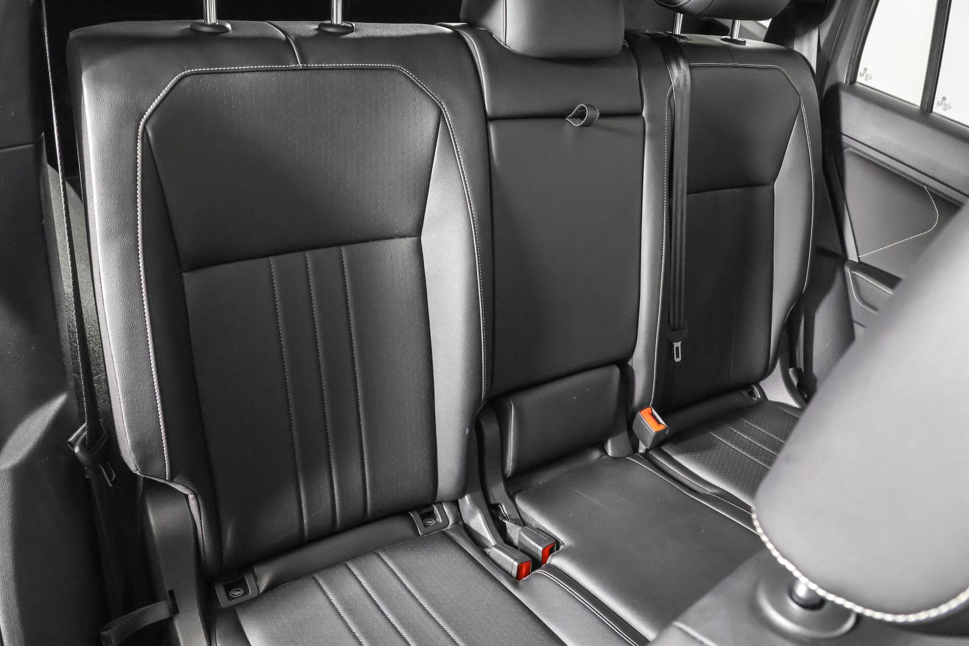 Used 2022 Volkswagen Tiguan SE R-Line image 40