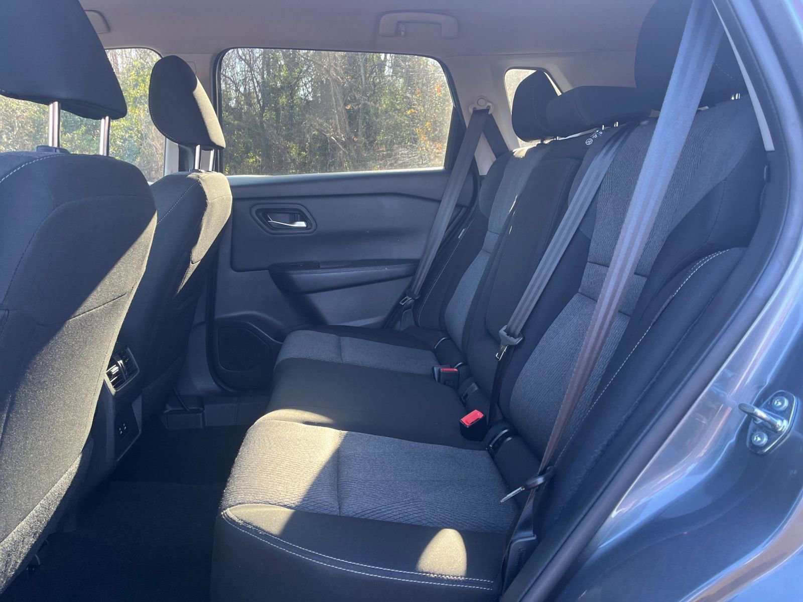 Used 2025 Nissan Rogue SV image 25