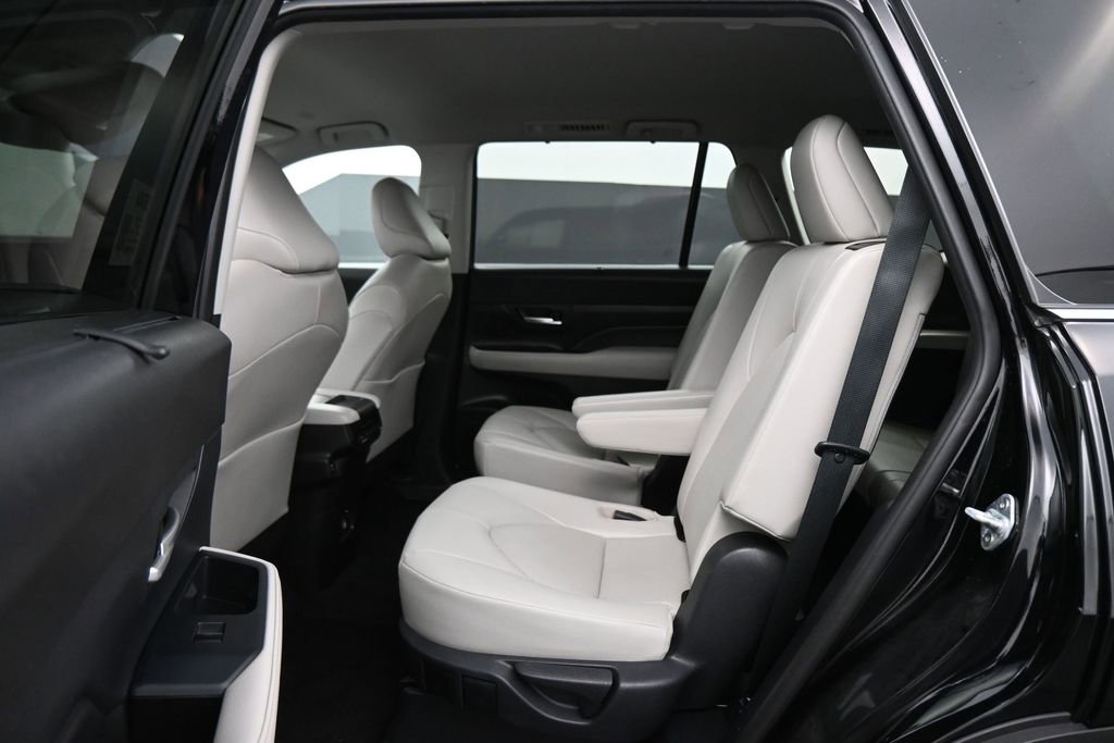 Used 2024 Toyota Grand Highlander FWD image 16